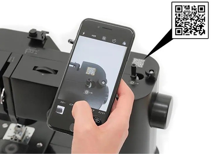 Coreのチュートリアル動画を表示したスマートフォン