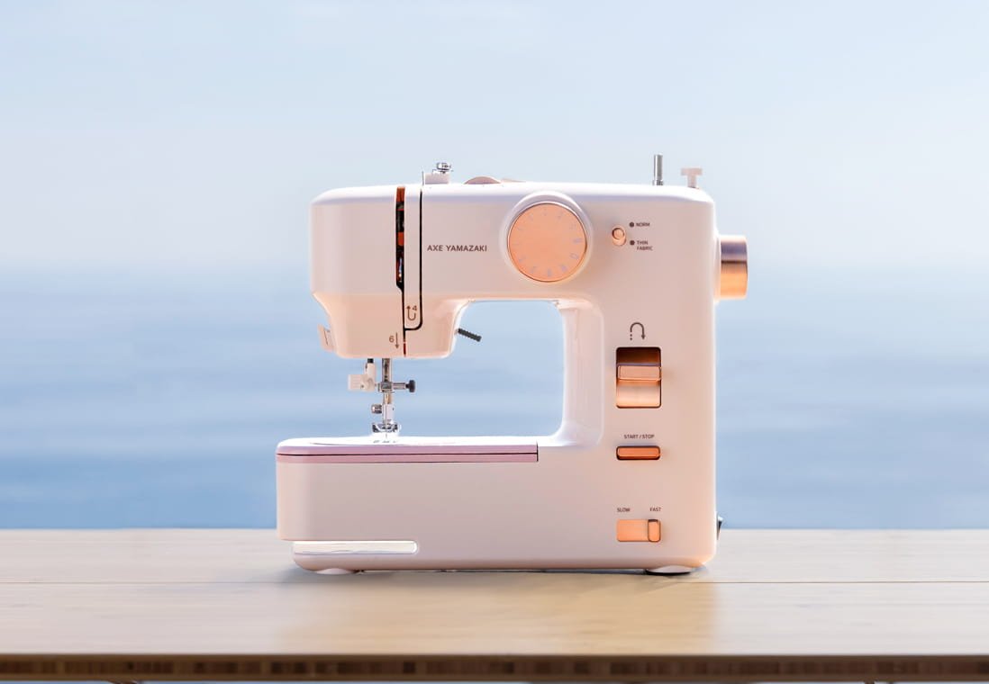 海辺のテーブルに置かれたStyle